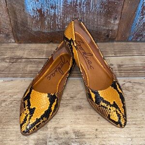 Zodiac Hill Snakeskin Print Flats Size 7 Pointed Toe